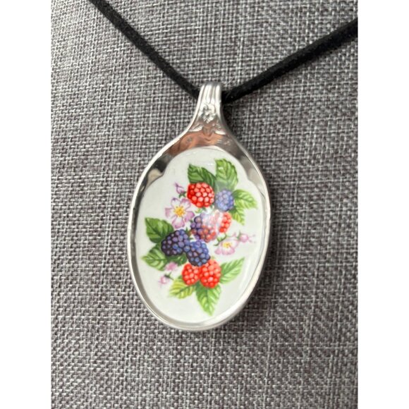 Vintage Avon Jelly Fruit Pendant Necklace: Berries silver souvenir spoon - Picture 2 of 6